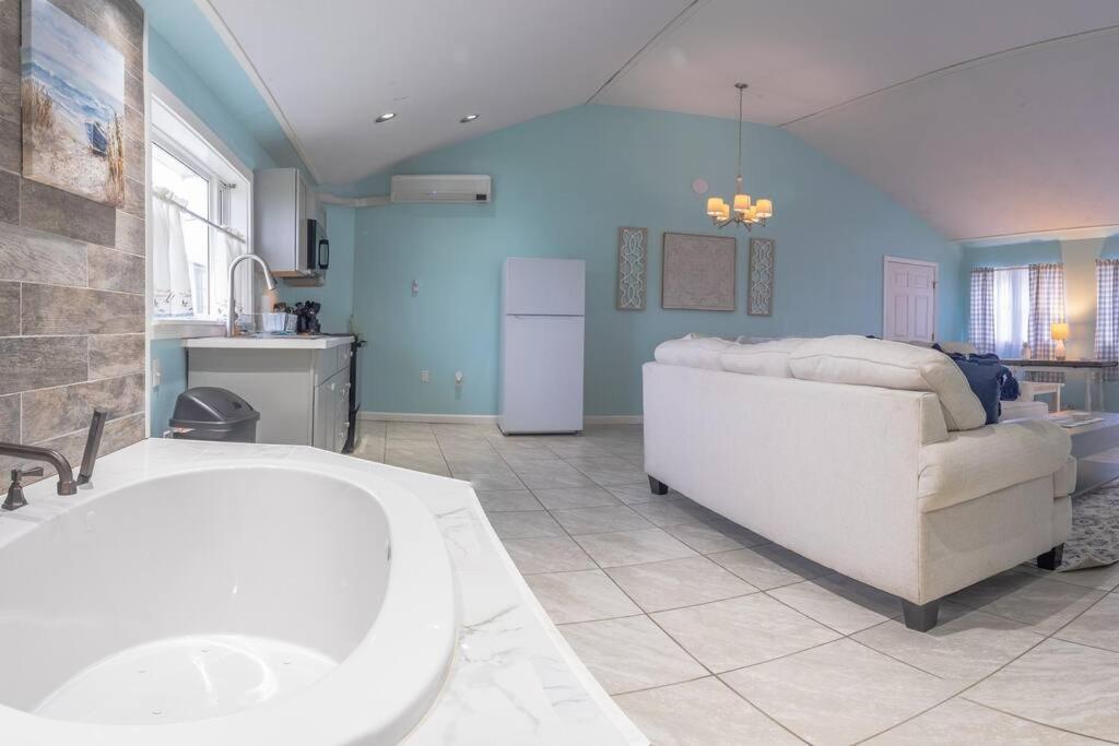 Elegant Jacuzzi Suite Hancock Bagian luar foto