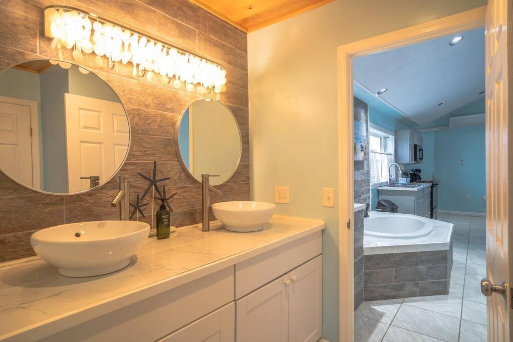 Elegant Jacuzzi Suite Hancock Bagian luar foto