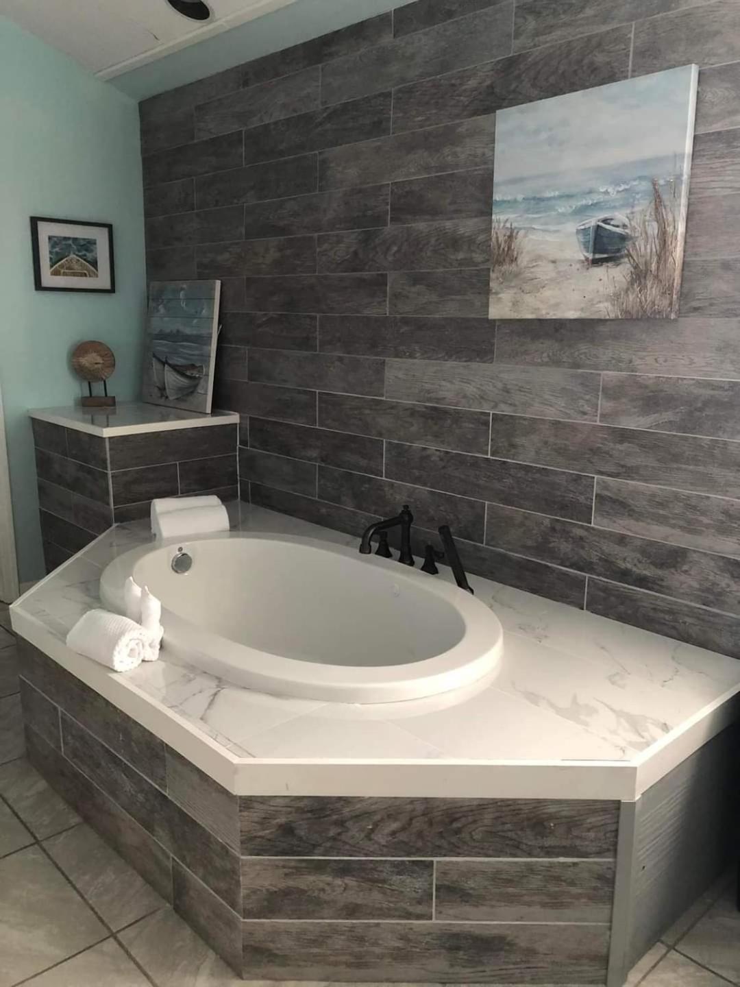 Elegant Jacuzzi Suite Hancock Bagian luar foto